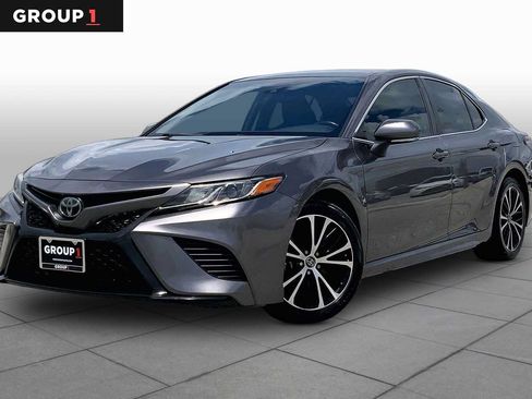 Used 2019 Toyota Camry SE w/ Convenience Package FWD image 1
