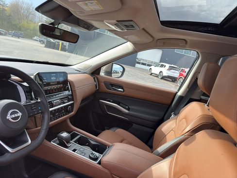 Certified 2025 Nissan Pathfinder Platinum w/ Cargo Package image 25