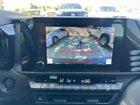 Used 2025 Toyota Camry SE image 10