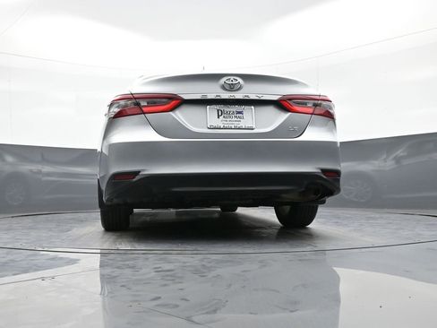 Used 2021 Toyota Camry LE image 29