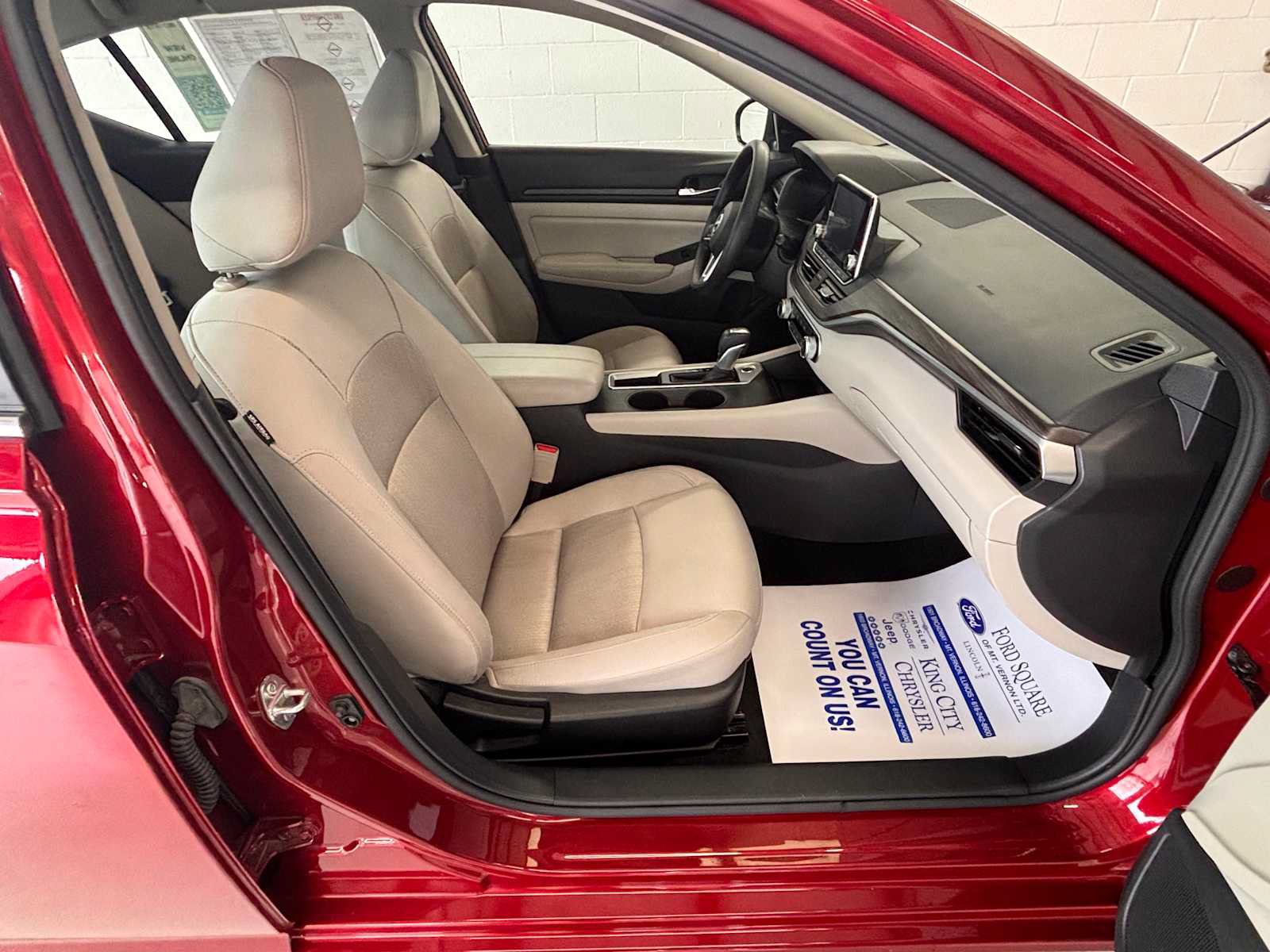 Used 2025 Nissan Altima 2.5 SV FWD image 8