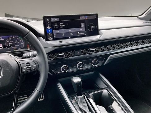 Used 2023 Honda Accord Sport image 9