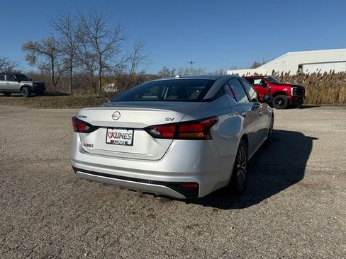 Used 2024 Nissan Altima 2.5 SV image 9