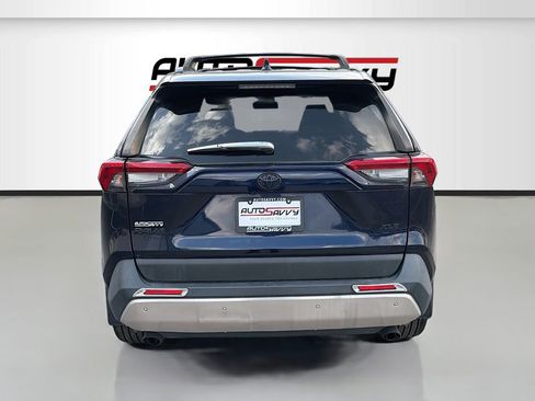 Used 2023 Toyota RAV4 XLE Premium image 6