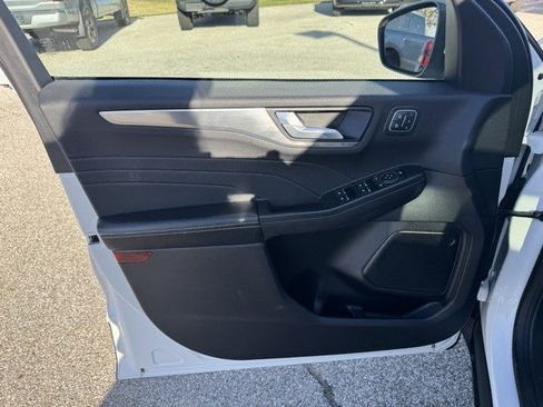 Certified 2022 Ford Escape Titanium w/ Class II Trailer Tow Package image 10