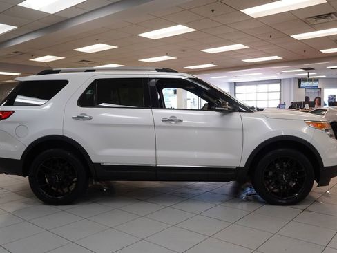 Used 2014 Ford Explorer XLT w/ Equipment Group 202A image 14