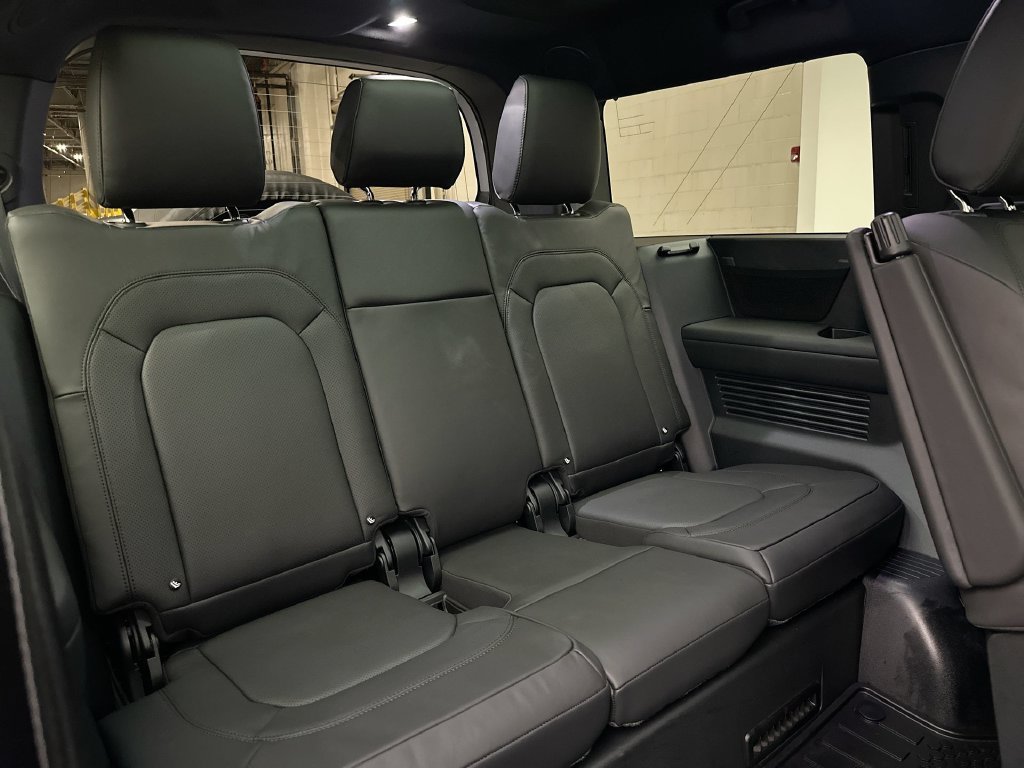 Used 2026 Land Rover Defender 130 X-Dynamic SE AWD/4WD image 20