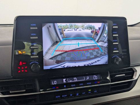 Used 2021 Toyota Sienna LE FWD image 21