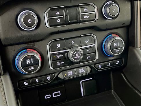 Used 2023 Chevrolet Suburban High Country image 20