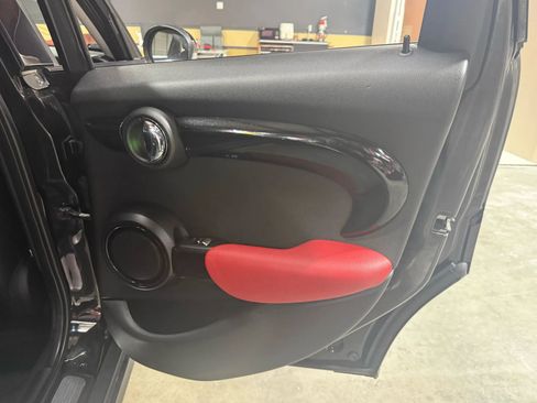 Used 2015 MINI Cooper 4-Door Hardtop w/ Media Package image 17