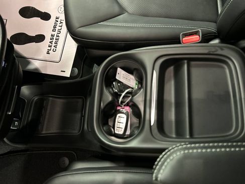 New 2027 Chrysler Pacifica Select w/ Family Tech Group FWD image 19