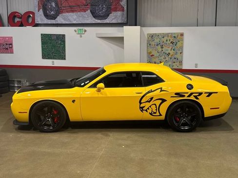 Used 2017 Dodge Challenger SRT Hellcat RWD image 42