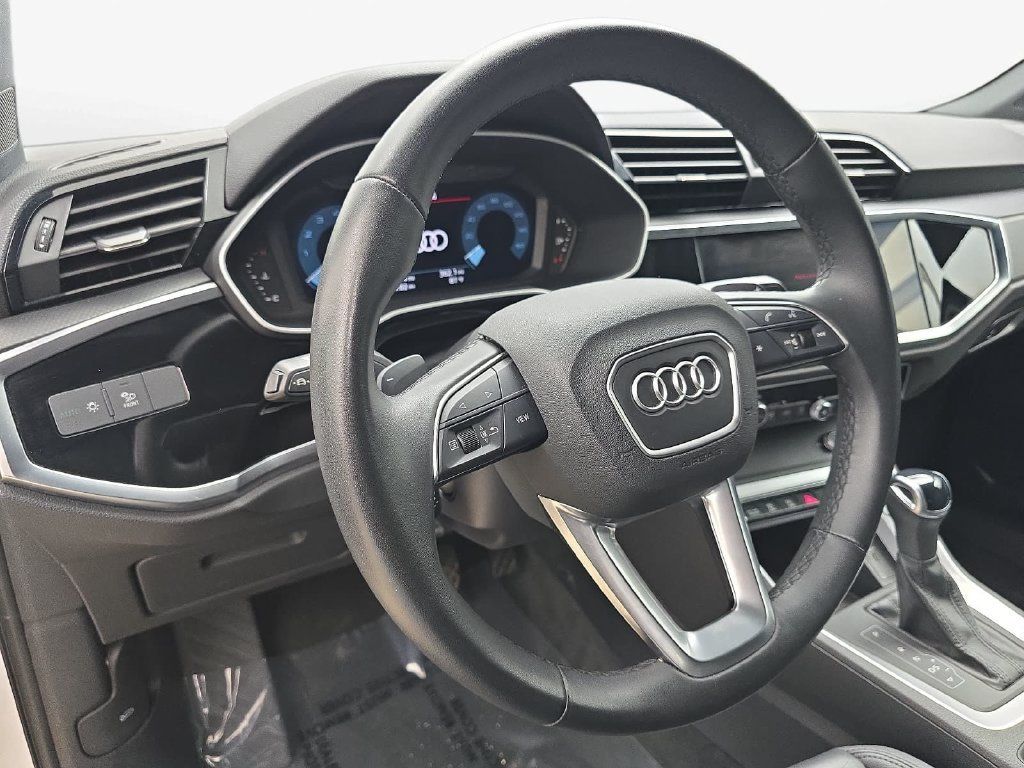 Used 2025 Audi Q3 2.0T Premium AWD/4WD image 16