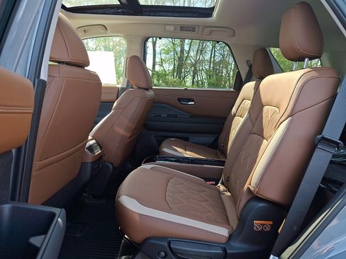 New 2026 Nissan Pathfinder Platinum AWD/4WD image 5