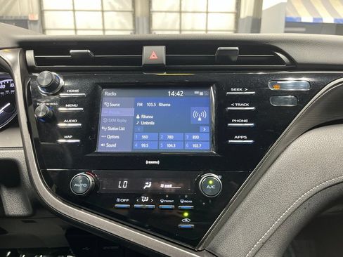 Used 2020 Toyota Camry SE FWD image 26