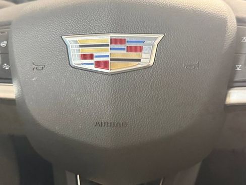 Used 2021 Cadillac XT4 Premium Luxury image 5