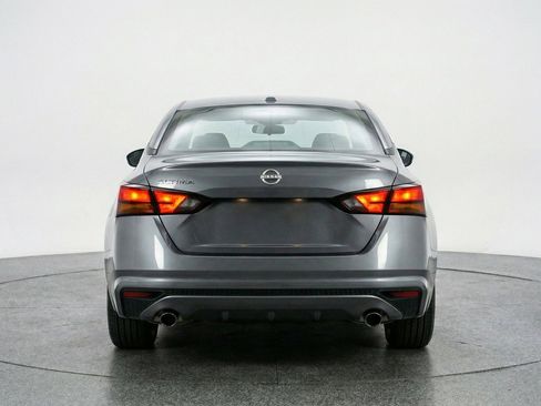 Used 2025 Nissan Altima 2.5 SV FWD image 7