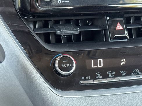 Used 2022 Toyota Corolla LE w/ Carpet Mat Package (TMS) FWD image 29