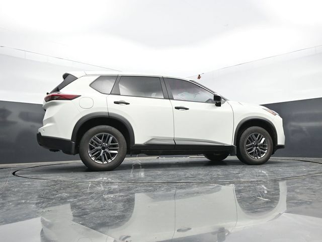Used 2024 Nissan Rogue S AWD/4WD image 57