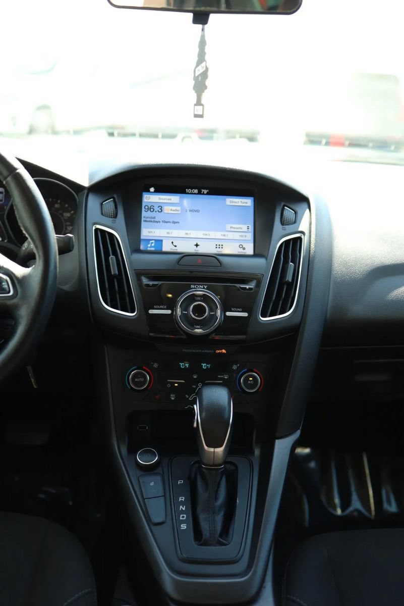 Used 2017 Ford Focus SEL w/ Cold Weather Package FWD image 32