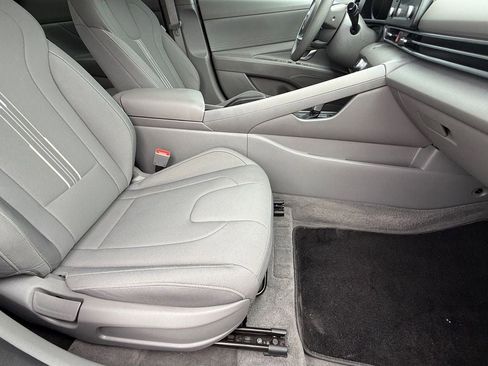 Used 2023 Hyundai Elantra SEL FWD image 10