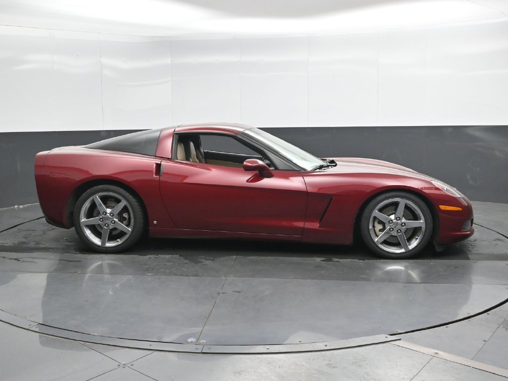 Used 2007 Chevrolet Corvette Coupe w/ Preferred Equipment Group RWD image 3