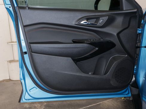 Used 2025 Chevrolet Trax RS FWD image 33