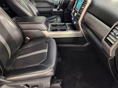 Used 2019 Ford F250 Platinum w/ Platinum Ultimate Package image 4