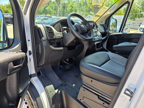 Used 2025 RAM ProMaster 2500 w/ Convenience Group image 15
