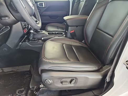 Used 2025 Jeep Wrangler Unlimited Rubicon w/ Convenience Group image 18