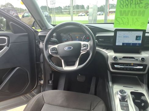 Used 2024 Ford Explorer XLT RWD image 14