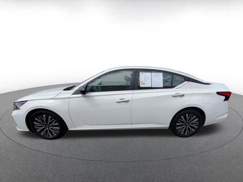 Used 2025 Nissan Altima 2.5 SV image 8