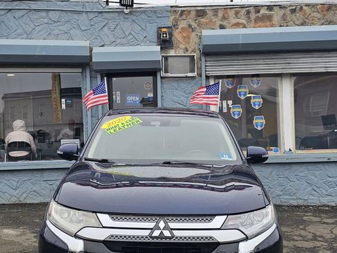 Used 2020 Mitsubishi Outlander LE image 1