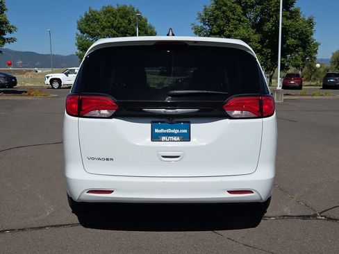 Used 2022 Chrysler Voyager LX FWD image 13
