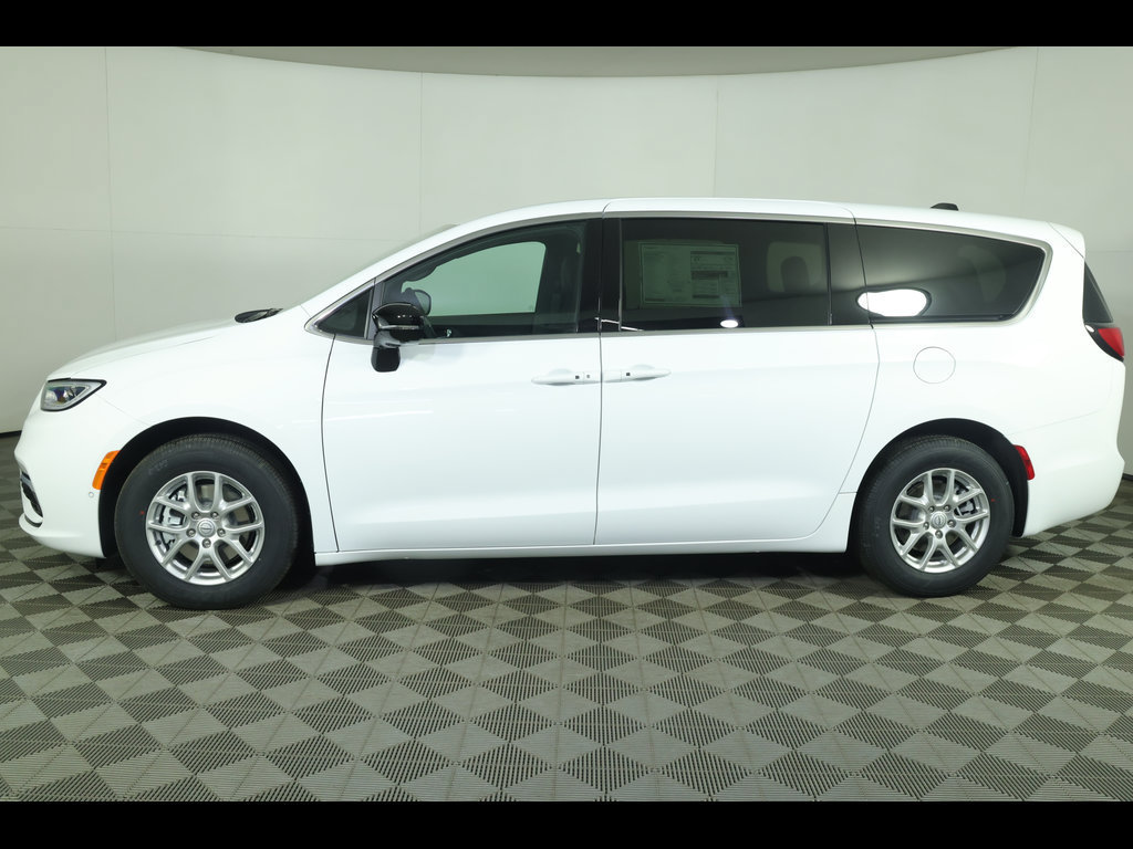 New 2026 Chrysler Pacifica Select FWD image 13