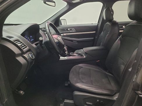 Used 2019 Ford Explorer XLT w/ Equipment Group 202A FWD image 17