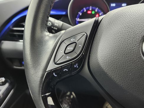 Used 2022 Toyota C-HR XLE image 28