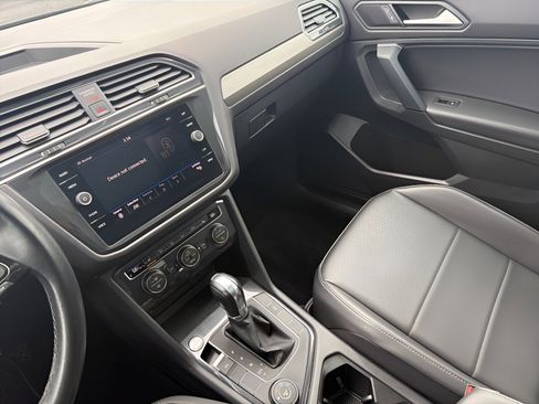 Used 2019 Volkswagen Tiguan SE w/ Panoramic Sunroof Package image 17