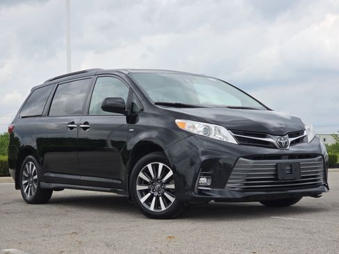 Used 2019 Toyota Sienna XLE w/ XLE Navigation Package AWD/4WD image 2