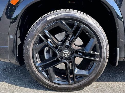 Used 2025 Volkswagen Tiguan SE R-Line AWD/4WD image 7
