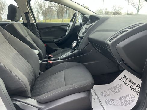 Used 2015 Ford Focus SE w/ SE Cold Weather Package FWD image 11