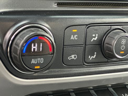 Used 2014 GMC Sierra 1500 SLT w/ SLT Crew Cab Value Package image 28