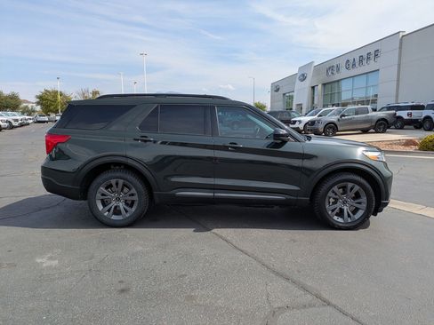 Used 2022 Ford Explorer XLT w/ Equipment Group 202A AWD/4WD image 2