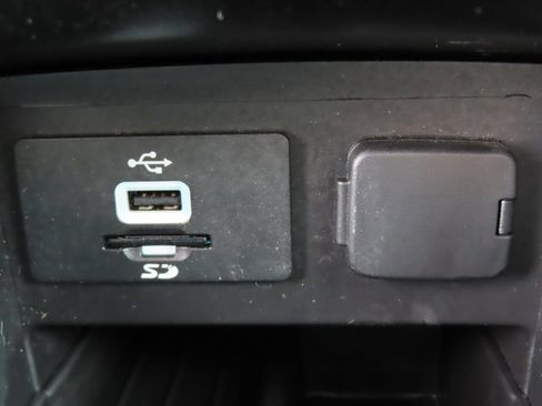 Used 2016 Ford Explorer XLT w/ Equipment Group 201A AWD/4WD image 9