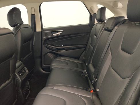 Used 2019 Ford Edge Titanium FWD image 18
