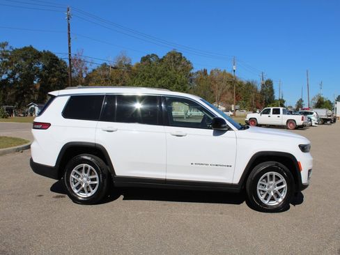 Used 2023 Jeep Grand Cherokee L Laredo image 9
