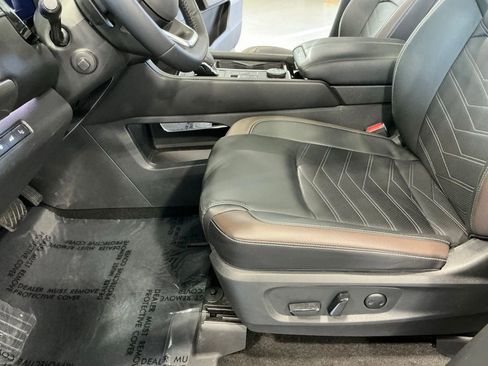 Used 2024 Nissan Pathfinder Platinum AWD/4WD image 18