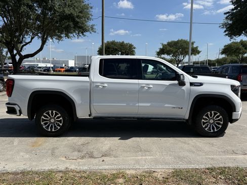 Used 2023 GMC Sierra 1500 AT4 w/ AT4 Premium Package AWD/4WD image 3