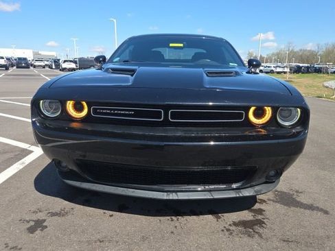 Used 2016 Dodge Challenger SXT Plus image 3