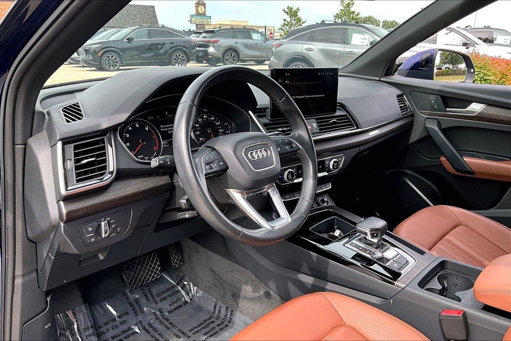 Used 2023 Audi Q5 2.0T Premium w/ Convenience Package AWD/4WD image 16